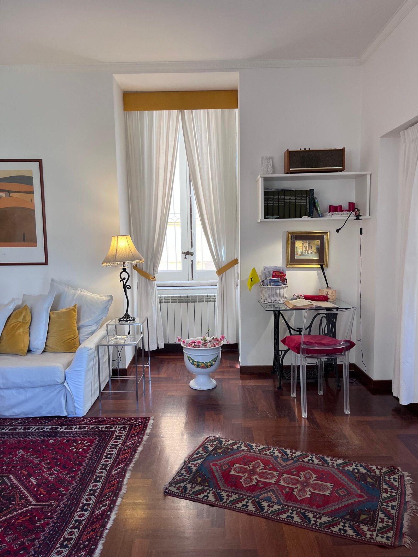 Casa Vacanze Pizzofalcone 41B Napoli, Salotto con divano letto Matrimoniale, 2 Camera da Letto Matrimoniale 2 bagni e balcone