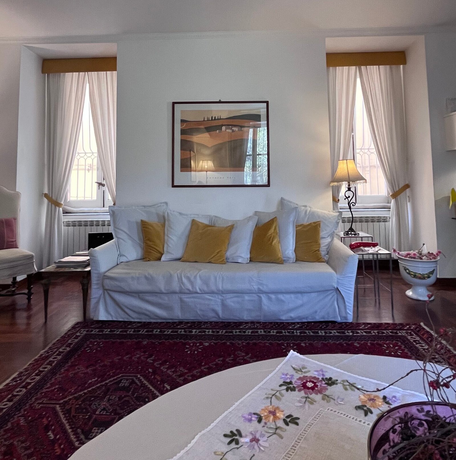 Casa Vacanze Pizzofalcone 41B Napoli, Salotto con divano letto Matrimoniale, 2 Camera da Letto Matrimoniale 2 bagni, cucina e balcone