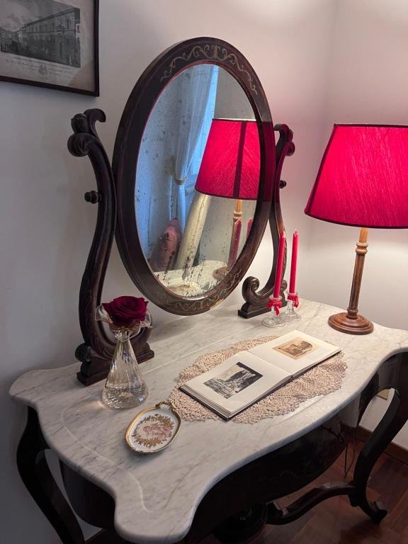 Casa Vacanze Pizzofalcone 41B Napoli, Salotto Consolle Antica